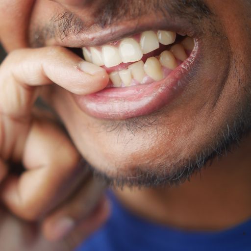 Automatisme : doigts à la bouche